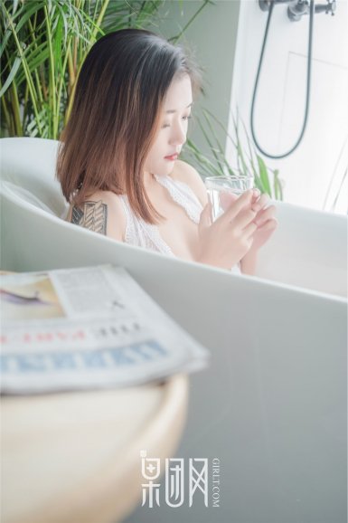 懂球帝:张柏芝笑对镜头走出离婚阴霾 绝口不提赡养费(图1) 懂球帝比分